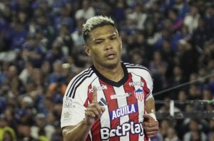 Junior, recobrando la memoria del fútbol ‘picante’, le hizo la fiesta a Millonarios en Bogotá