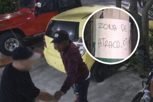 “¡Zona de atracos, ojo!”: se lee en carteles pegados en postes del barrio El Carmen, Barranquilla