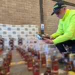Policía incauta más de $470 millones en cigarrillos y licores de contrabando en el centro de Barranquilla
