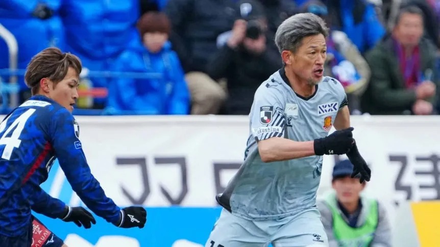 Volvió a actuar en juego oficial el futbolista más veterano del mundo: el japonés Miura cumplirá pronto casi “60 ruedas”