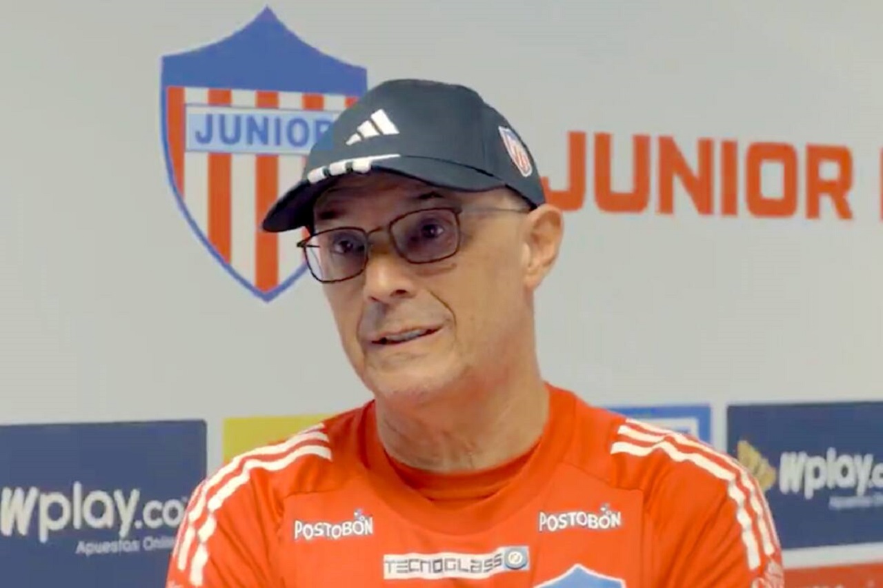“Poner más actitud al defender”: DT Arias dice qué es lo que le falta a la zaga del Junior
