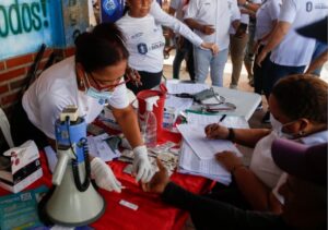 Buscando identificar y atender sus necesidades, Soledad realiza jornada de caracterización a 500 vendedores del mercado Público