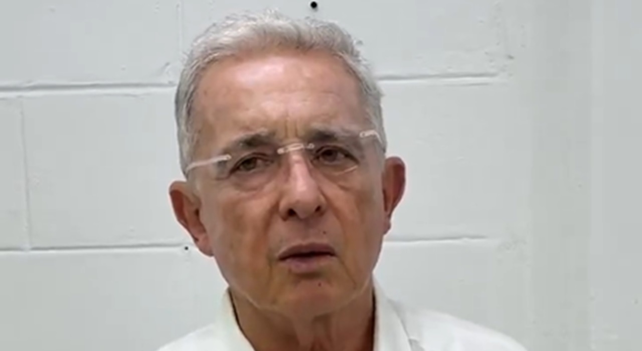 “No dejan llegar soldados ni policías”: Uribe alerta sobre mesas electorales vigiladas por guardias campesinas en Caquetá