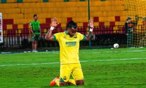 Por posible error que derivó en la eliminación del Bucaramanga, jugador y su familia fueron amenazados