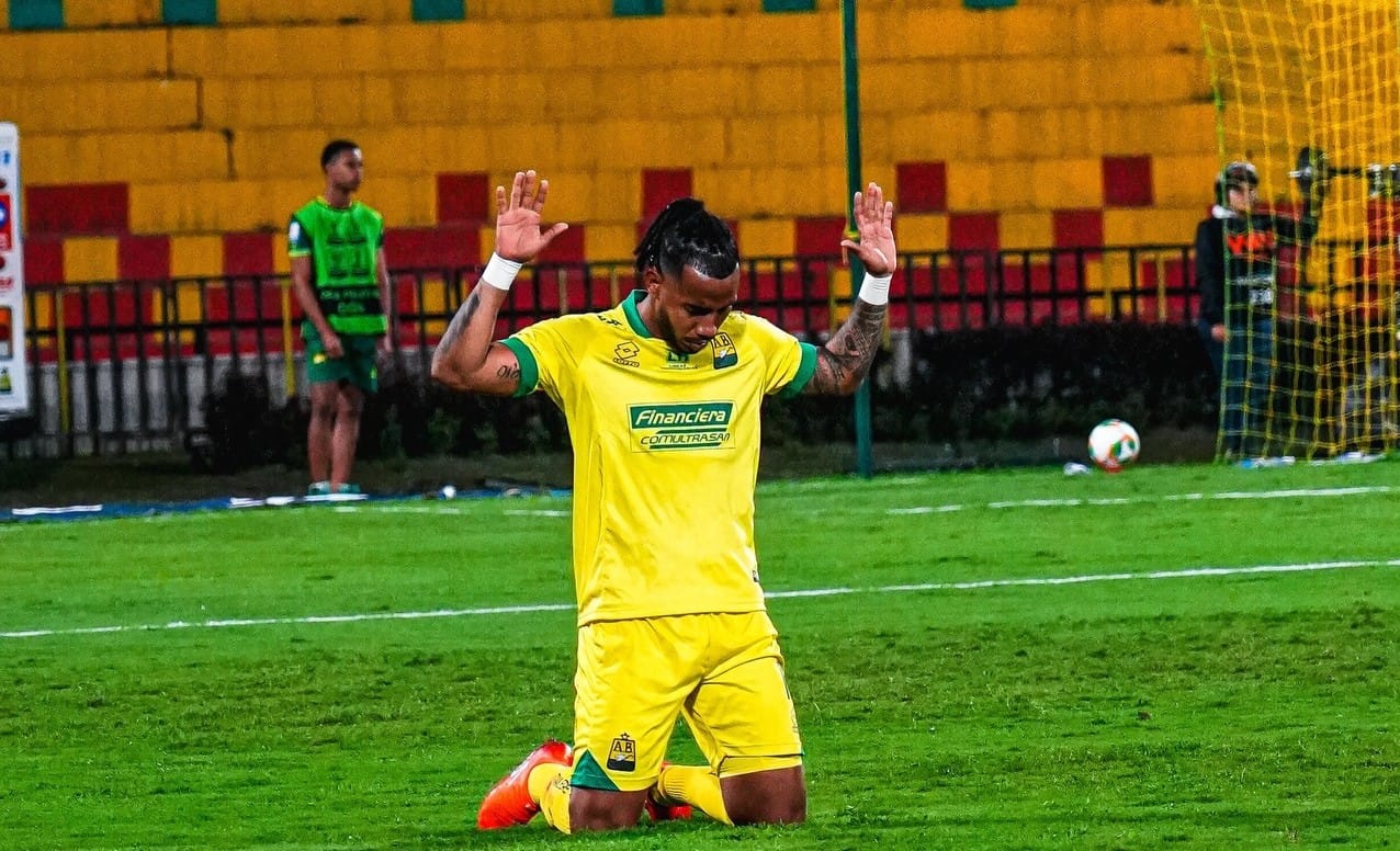 Por posible error que derivó en la eliminación del Bucaramanga, jugador y su familia fueron amenazados