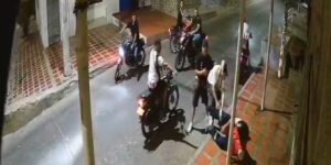 “Lo rodearon como lobos”: así fue el salvaje atraco a repartidor de periódicos en el sur Barranquilla