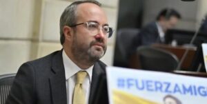 Senador del Centro Democrático, Ciro Ramírez, es condenado a 23 años de cárcel por corrupción