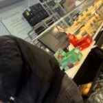 “Vístase”: indignación por acoso contra joven mujer en un supermercado en Bogotá