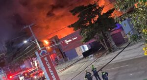 Incendio consumió parte de un local comercial en el norte de Barranquilla