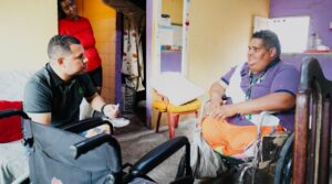 “Perdió sus piernas, pero no las ganas de seguir”: la conmovedora historia de Wilmer y el apoyo del concejal Castillo a su lucha