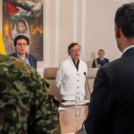 Petro ordena a Minvivienda entregar casas a las familias de los 69 uniformados fallecidos en Putumayo