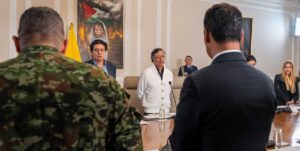 Petro ordena a Minvivienda entregar casas a las familias de los 69 uniformados fallecidos en Putumayo