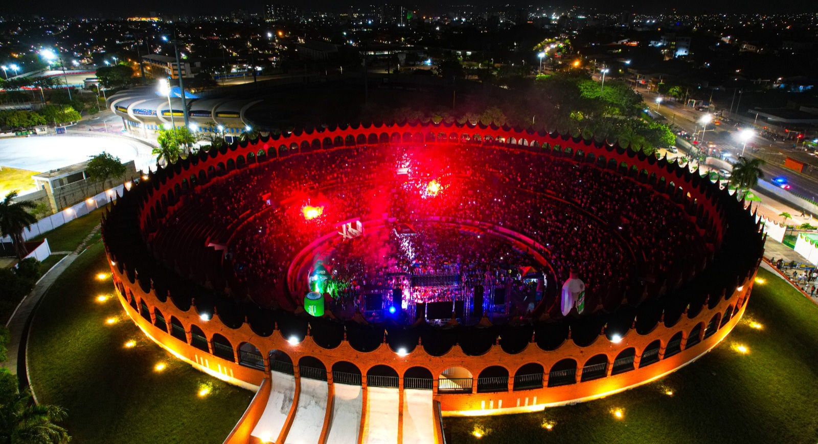 11 mil personas desbordaron la Plaza de Toros de Cartagena en la mítica “Noche de Clásicos del Rey de Rocha”