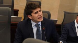 ¡Sorprendente! Wadith Manzur pide posesionarse como senador desde la cárcel