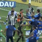 Violenta pelea en Brasil entre jugadores del Cruzeiro y Mineiro dejó 23 expulsados: ¡lejos de romper el récord!