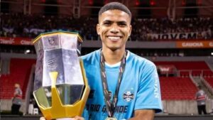 José enamora a la ‘torcida’ del Gremio: uno de sus goles sirvió para su primer título en Brasil