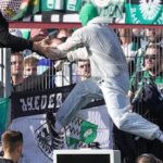 Hinchas desconectaron el VAR en Alemania, pero no evitaron que le pitaran penal en contra a su equipo