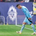 James dijo que su adaptación en Minnesota no es fácil por la grama sintética en la que se juega