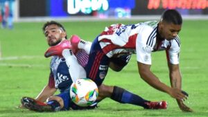 Cuando el “barro se puso duro”, el sacrificio en cancha le dio al Junior el triunfo ante Fortaleza