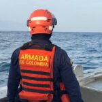 Se lanzó al mar para salvarse y ahora está desaparecido: buscan a pescador en Santa Marta