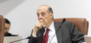 Excanciller Álvaro Leyva es acusado de prevaricato por obstruir licitación de pasaportes