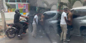 ¡Bandidos no respetan ni el norte de Barranquilla! Atracan a conductor de camioneta cerca del Parque Venezuela