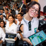 Dilan y Nevis, historias de inspiración durante entrega de las 2.270 tablets que transforman vidas en Soledad