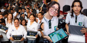 Dilan y Nevis, historias de inspiración durante entrega de las 2.270 tablets que transforman vidas en Soledad