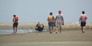 24 fotógrafos finalistas viven inmersión única en la Ciénaga de Mallorquín con el Carnaval de Barranquilla