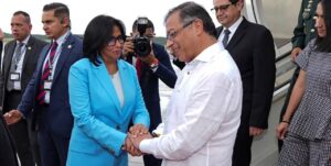 Petro confirma que viajará a Caracas y se reunirá con Delcy Rodríguez, presidenta (e) de Venezuela