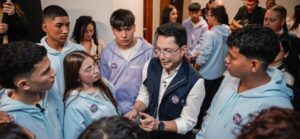 Caicedo propone educación inicial universal, “salario por estudiar” y universidades regionales para proteger la niñez en Colombia