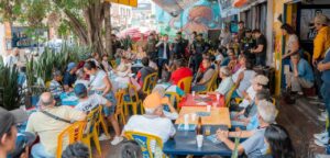 Caicedo propone reforma agraria y modelo de salud preventiva en visita a mercado de Bucaramanga