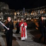 Viernes Santo: papa León XIV carga la cruz, evocando el sufrimiento del mundo contemporáneo