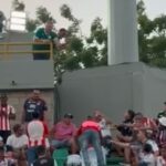 En un amigable gesto, hincha de Palmeiras “les mandó las frías” a junioristas: ¡fútbol en paz!