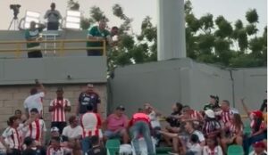 En un amigable gesto, hincha de Palmeiras “les mandó las frías” a junioristas: ¡fútbol en paz!