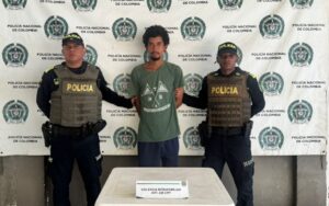 ¡De no creer! Hombre atacó a su padre con una piedra tras enfurecerse porque le dio un consejo