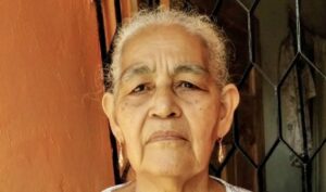 “Ella tiene alzhéimer“: buscan a adulta mayor que desapareció tras salir de su casa en Villa San Carlos