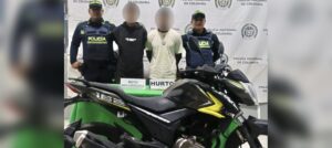 Tras persecución, Policía captura a presuntos delincuentes y recupera moto hurtada en El Ferry