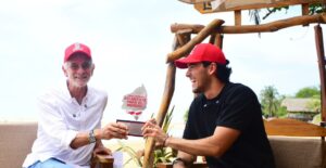 Gobernador Verano designa al piloto de automovilismo Juan Vega como primer embajador de la cultura del Atlántico