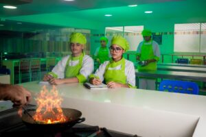 Combarranquilla abre convocatoria de becas para jóvenes: cubrirán el 100 % de la matrícula