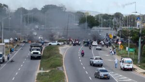 Persisten los bloqueos sobre la Cordialidad por reiterados y prolongados cortes de energía en Galapa