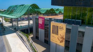 AMA 2026 toma forma en Puerta de Oro: comenzó el montaje de la gran vitrina artesanal