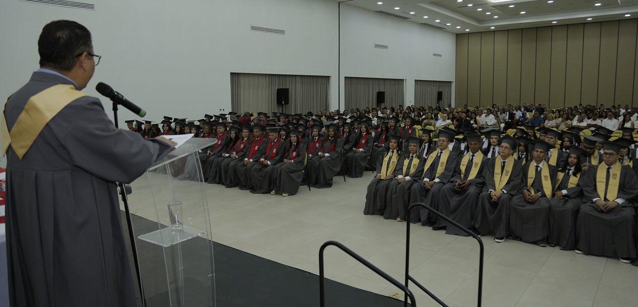 La U PCA gradúa a su primera cohorte de especialistas en una emotiva ...