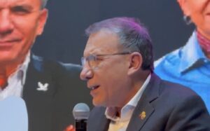 “Se necesita gente preparada y con humanidad”: Roy Barreras arremete contra Abelardo de la Espriella