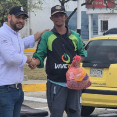 Solidaridad en el Malecón: Cemento País e Impacto News entregan mercados a trabajadores de la zona en Barranquilla