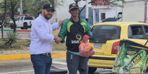 Solidaridad en el Malecón: Cemento País e Impacto News entregan mercados a trabajadores de la zona en Barranquilla