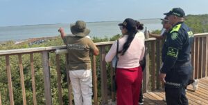 Policía y jóvenes se unen para proteger uno de los tesoros ambientales del Atlántico: la Ciénaga de Mallorquín