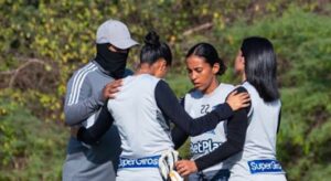 Las Tiburonas se aferran a la fe para evitar su cuarto año seguido sin clasificarse: ¡se requiere es ganar!