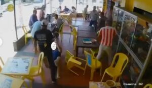 Violento atraco causó pavor entre clientes en tienda del barrio Paraíso, en el norte de Barranquilla