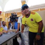 “¡El futuro de Colombia lo construimos entre todos!”: con la casaca de la Tricolor, alcalde Char depositó su voto